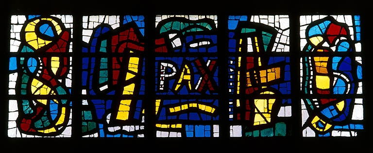 Baie n° 5 : le Christ, symbole de paix. © Jérôme Mongreville / Région Bourgogne-Franche-Comté, Inventaire du patrimoine - 1991