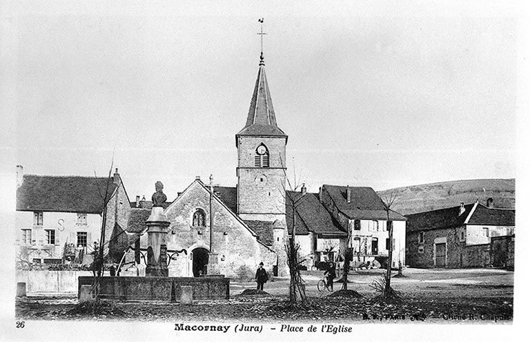 Macornay (Jura) - Place de l'Eglise. © Jérôme  Mongreville (reproduction) / Région Bourgogne-Franche-Comté, Inventaire du patrimoine - 1991