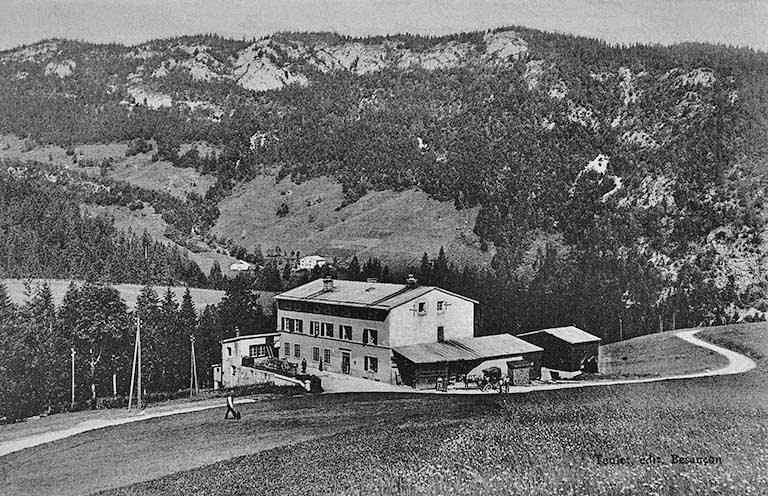 [Vue d'ensemble depuis l'est]. © Jérôme  Mongreville (reproduction) / Région Bourgogne-Franche-Comté, Inventaire du patrimoine - 1991