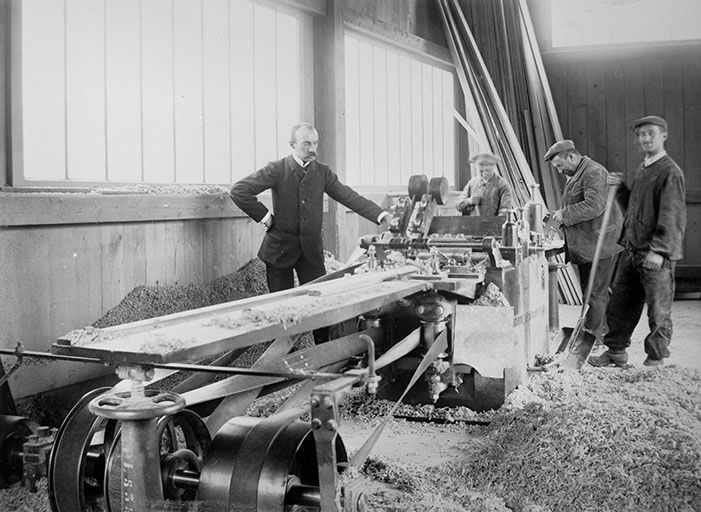 La parqueteuse pendant l'arrêt. © Jérôme Mongreville / Région Bourgogne-Franche-Comté, Inventaire du patrimoine - 1991