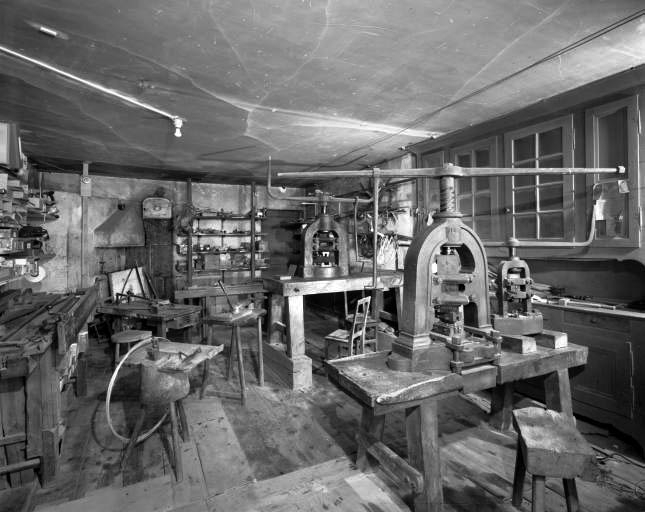 Intérieur de l'atelier de fabrication. © Yves Sancey / Région Bourgogne-Franche-Comté, Inventaire du patrimoine - 1991 Intérieur de l'atelier de fabrication. © Yves Sancey / Région Bourgogne-Franche-Comté, Inventaire du patrimoine - 1991