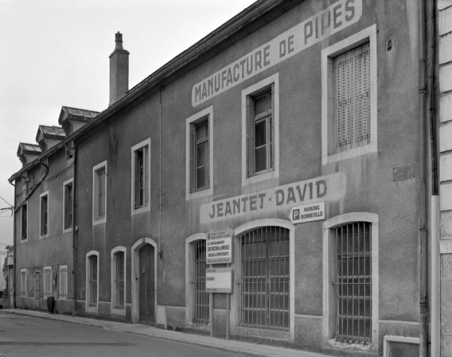 Façade antérieure vue de trois quarts droite. © Jérôme Mongreville / Région Bourgogne-Franche-Comté, Inventaire du patrimoine - 1991