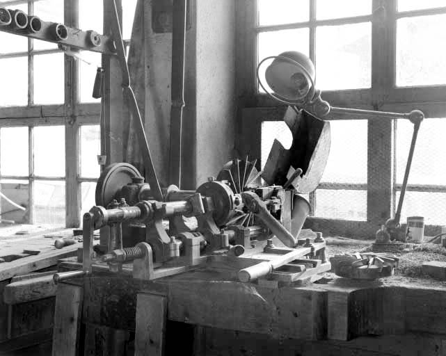 Atelier d'ébauchage : machine à fraiser. © Jérôme Mongreville / Région Bourgogne-Franche-Comté, Inventaire du patrimoine - 1991