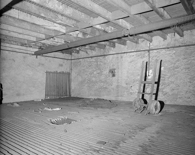 Intérieur du séchoir à ébauchons. © Jérôme Mongreville / Région Bourgogne-Franche-Comté, Inventaire du patrimoine - 1991 Intérieur du séchoir à ébauchons. © Jérôme Mongreville / Région Bourgogne-Franche-Comté, Inventaire du patrimoine - 1991