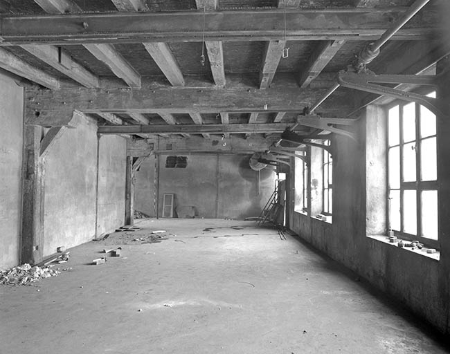 Atelier de fabrication (1er étage) : intérieur d'un atelier. © Jérôme Mongreville / Région Bourgogne-Franche-Comté, Inventaire du patrimoine - 1991 Atelier de fabrication (1er étage) : intérieur d'un atelier. © Jérôme Mongreville / Région Bourgogne-Franche-Comté, Inventaire du patrimoine - 1991