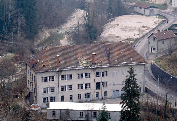 Vue plongeante sur le site, depuis le nord. © Laurent Poupard / Région Bourgogne-Franche-Comté, Inventaire du patrimoine - 1991 Vue plongeante sur le site, depuis le nord. © Laurent Poupard / Région Bourgogne-Franche-Comté, Inventaire du patrimoine - 1991