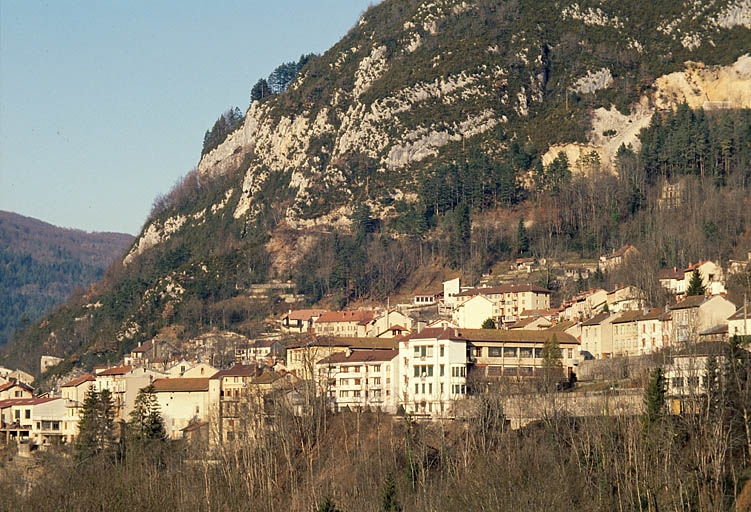 Vue d'ensemble depuis le sud. © Laurent Poupard / Région Bourgogne-Franche-Comté, Inventaire du patrimoine - 1991
