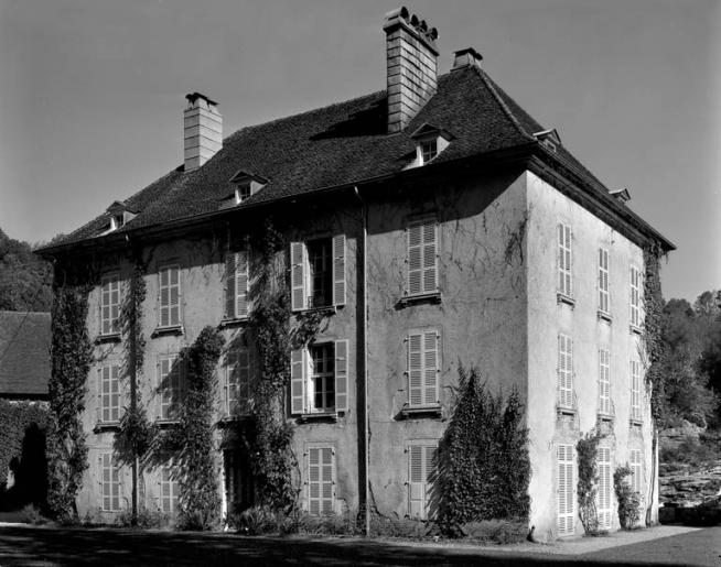Façade postérieure du logement patronal, vue de trois quarts droite. © Jérôme Mongreville / Région Bourgogne-Franche-Comté, Inventaire du patrimoine - 1991