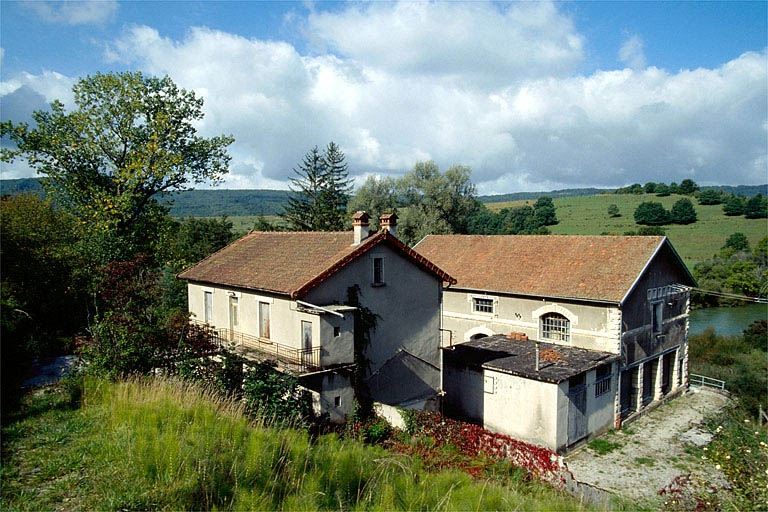Vue d'ensemble depuis le sud-est. © Jérôme Mongreville / Région Bourgogne-Franche-Comté, Inventaire du patrimoine - 1991