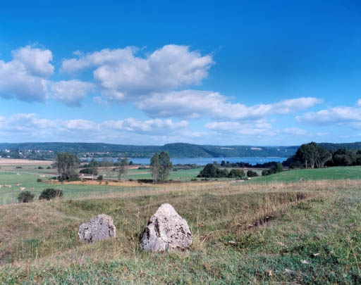 Vue d'ensemble du lac de Chalain. © Jérôme Mongreville / Région Bourgogne-Franche-Comté, Inventaire du patrimoine - 1991
