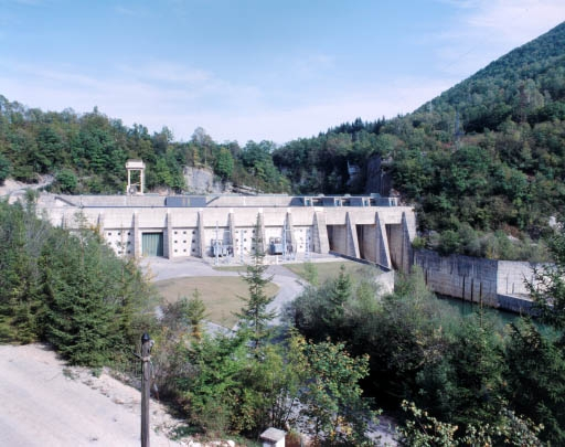 Vue d'ensemble depuis l'ouest. © Jérôme Mongreville / Région Bourgogne-Franche-Comté, Inventaire du patrimoine - 1991 Vue d'ensemble depuis l'ouest. © Jérôme Mongreville / Région Bourgogne-Franche-Comté, Inventaire du patrimoine - 1991