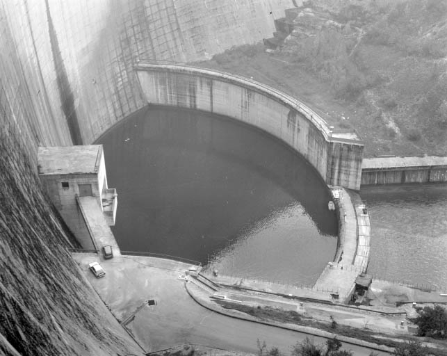 Le bassin d'amortissement. © Jérôme Mongreville / Région Bourgogne-Franche-Comté, Inventaire du patrimoine - 1991 Le bassin d'amortissement. © Jérôme Mongreville / Région Bourgogne-Franche-Comté, Inventaire du patrimoine - 1991