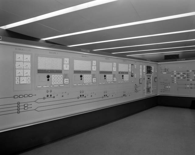 Tableau de contrôle de la salle de commande. © Jérôme Mongreville / Région Bourgogne-Franche-Comté, Inventaire du patrimoine - 1991 Tableau de contrôle de la salle de commande. © Jérôme Mongreville / Région Bourgogne-Franche-Comté, Inventaire du patrimoine - 1991