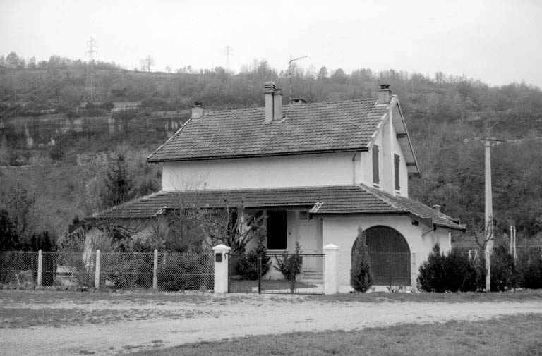 Façade antérieure de trois quarts droite. © Laurent Poupard / Région Bourgogne-Franche-Comté, Inventaire du patrimoine - 1991