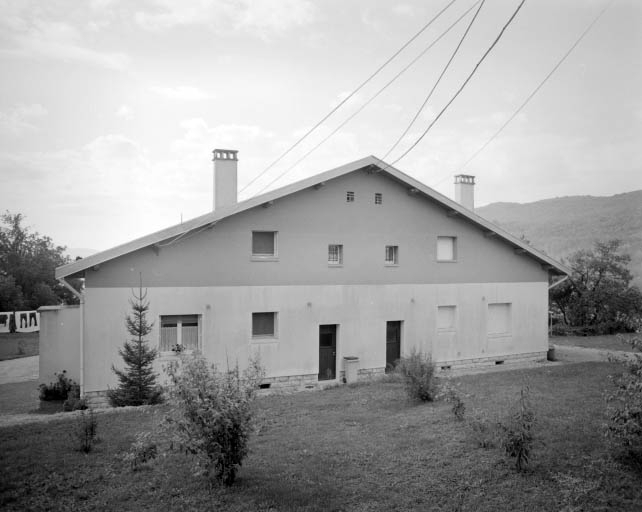 Maison d'agent de maîtrise : façade postérieure. © Jérôme Mongreville / Région Bourgogne-Franche-Comté, Inventaire du patrimoine - 1991 Maison d'agent de maîtrise : façade postérieure. © Jérôme Mongreville / Région Bourgogne-Franche-Comté, Inventaire du patrimoine - 1991