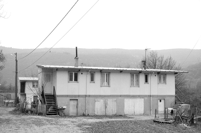 Façade antérieure d'une autre maison de la série. Maison cadastrée 1985 AN 122. © Laurent Poupard / Région Bourgogne-Franche-Comté, Inventaire du patrimoine - 1991