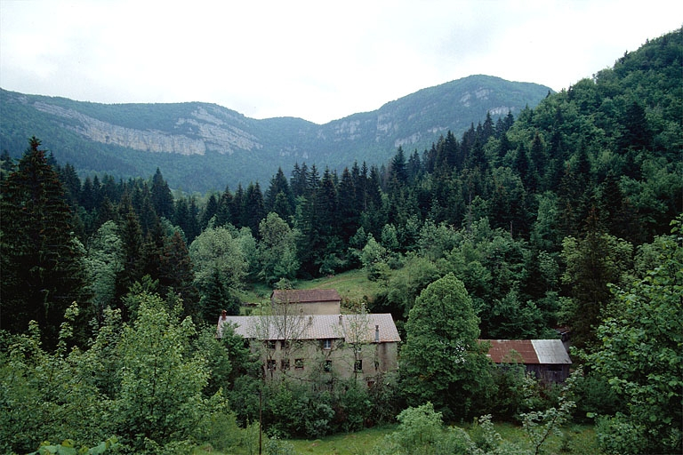 Vue d'ensemble depuis l'ouest. © Yves Sancey / Région Bourgogne-Franche-Comté, Inventaire du patrimoine - 1991