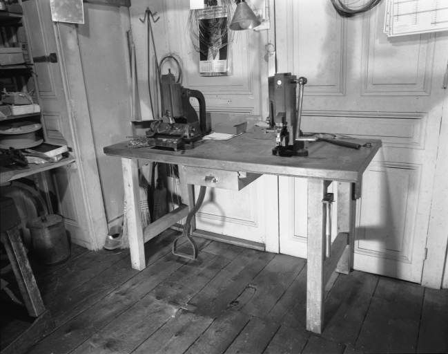 Machine à plier les " nez ". © Jérôme Mongreville / Région Bourgogne-Franche-Comté, Inventaire du patrimoine - 1991