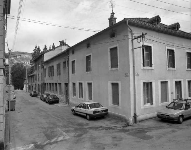 Vue d'ensemble à l'angle des rues de l'Industrie et du Casino. © Jérôme Mongreville / Région Bourgogne-Franche-Comté, Inventaire du patrimoine - 1991