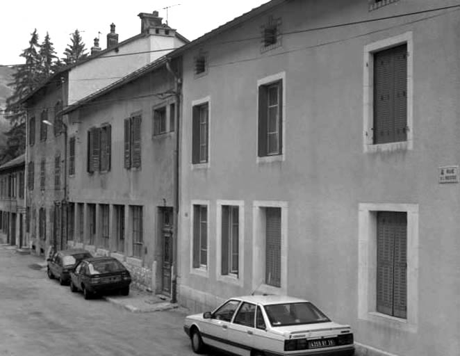 Façades sur la rue de l'Industrie. © Jérôme Mongreville / Région Bourgogne-Franche-Comté, Inventaire du patrimoine - 1991