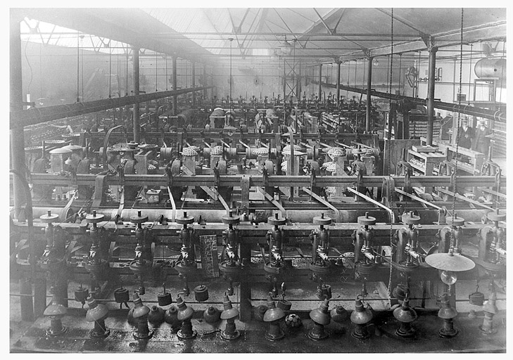 Intérieur de l'atelier central de l'usine. © Jérôme  Mongreville (reproduction) / Région Bourgogne-Franche-Comté, Inventaire du patrimoine - 1991 Intérieur de l'atelier central de l'usine. © Jérôme  Mongreville (reproduction) / Région Bourgogne-Franche-Comté, Inventaire du patrimoine - 1991