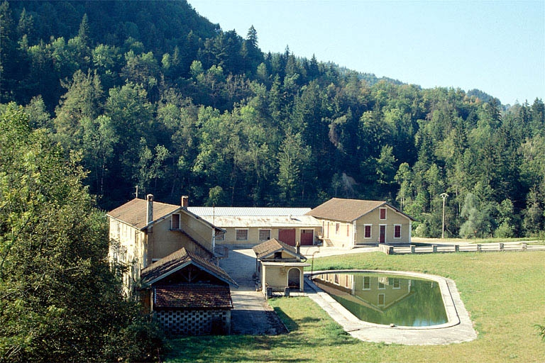 Ancienne usine et piscine. © Laurent Poupard / Région Bourgogne-Franche-Comté, Inventaire du patrimoine - 1991