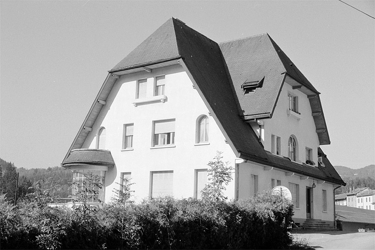 Logement patronal, de trois quarts gauche. © Laurent Poupard / Région Bourgogne-Franche-Comté, Inventaire du patrimoine - 1991