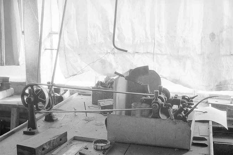 Scie à lame diamantée. © Laurent Poupard / Région Bourgogne-Franche-Comté, Inventaire du patrimoine - 1991