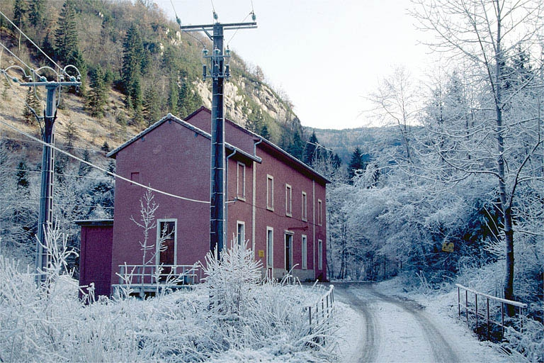 Façade antérieure et latérale gauche. © Laurent Poupard / Région Bourgogne-Franche-Comté, Inventaire du patrimoine - 1991 Façade antérieure et latérale gauche. © Laurent Poupard / Région Bourgogne-Franche-Comté, Inventaire du patrimoine - 1991