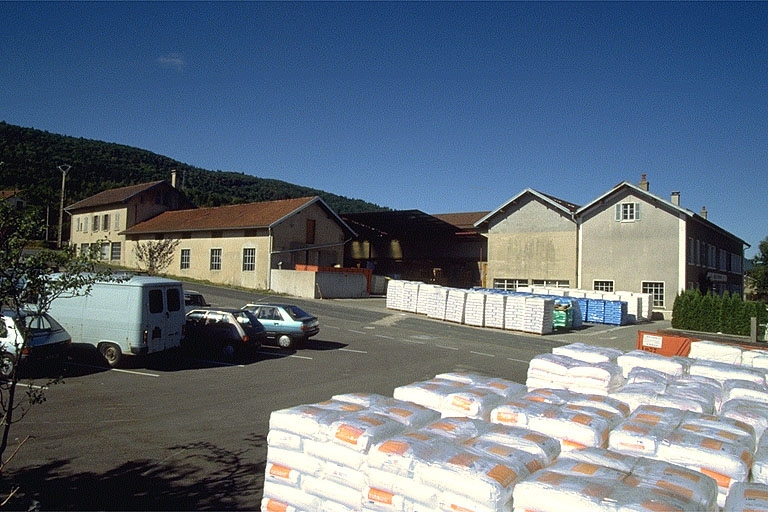 Vue d'ensemble depuis le sud. © Laurent Poupard / Région Bourgogne-Franche-Comté, Inventaire du patrimoine - 1991