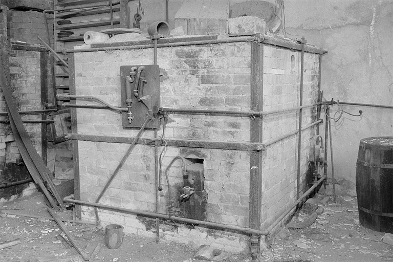 Four pour la fabrication des cylindres. © Laurent Poupard / Région Bourgogne-Franche-Comté, Inventaire du patrimoine - 1991