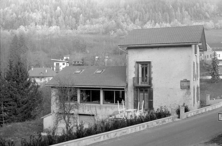 Façade latérale gauche. © Laurent Poupard / Région Bourgogne-Franche-Comté, Inventaire du patrimoine - 1991