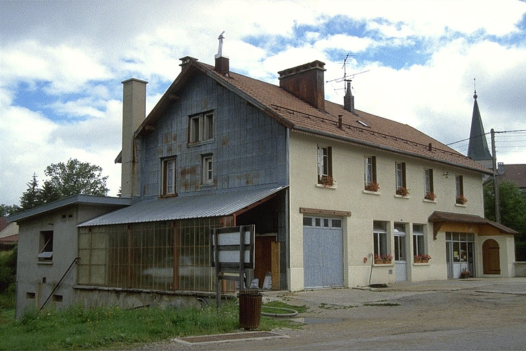 Vue de trois quarts gauche. © Laurent Poupard / Région Bourgogne-Franche-Comté, Inventaire du patrimoine - 1991