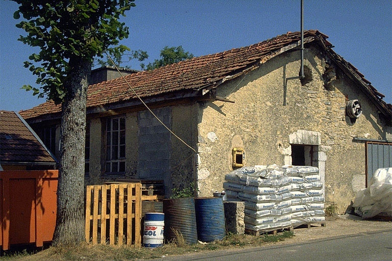 Façade latérale gauche. © Laurent Poupard / Région Bourgogne-Franche-Comté, Inventaire du patrimoine - 1991