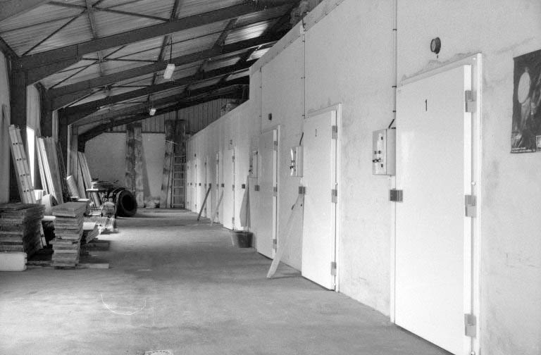 Couloir desservant les pièces d'affinage. © Laurent Poupard / Région Bourgogne-Franche-Comté, Inventaire du patrimoine - 1991