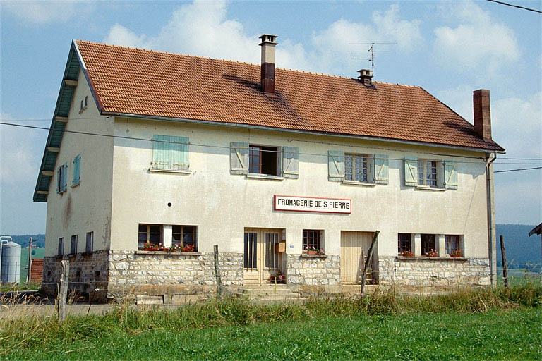 Façade antérieure. © Laurent Poupard / Région Bourgogne-Franche-Comté, Inventaire du patrimoine - 1991