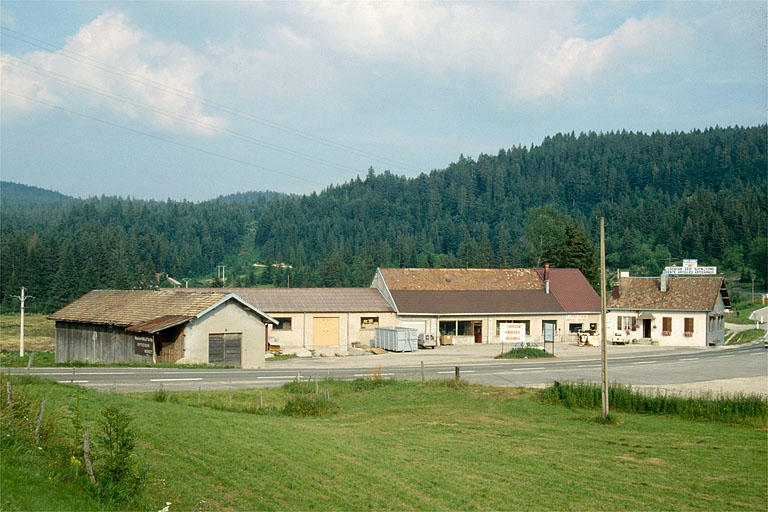 Vue d'ensemble depuis l'ouest. © Laurent Poupard / Région Bourgogne-Franche-Comté, Inventaire du patrimoine - 1991