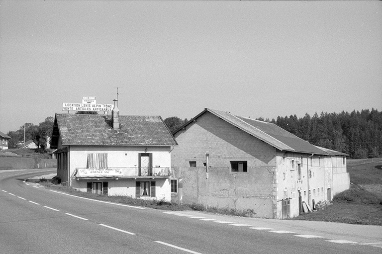 Logement patronal et ateliers de fabrication. © Laurent Poupard / Région Bourgogne-Franche-Comté, Inventaire du patrimoine - 1991