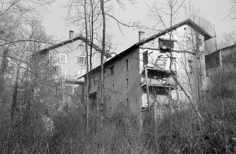 Façades postérieure et latérale gauche des ateliers de fabrication. © Laurent Poupard / Région Bourgogne-Franche-Comté, Inventaire du patrimoine - 1991