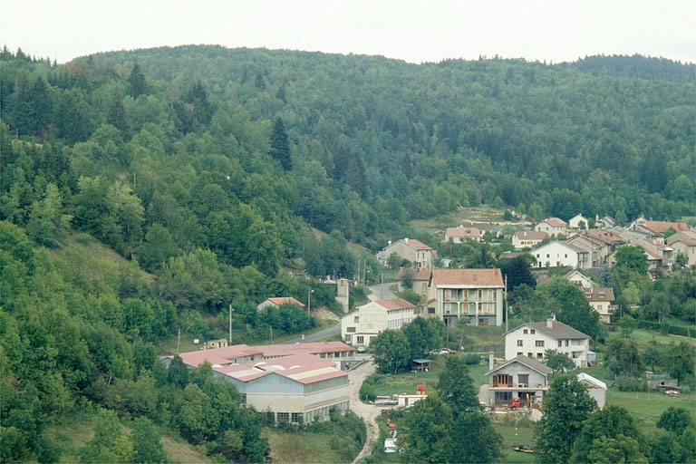 Vue d'ensemble depuis le sud. © Laurent Poupard / Région Bourgogne-Franche-Comté, Inventaire du patrimoine - 1991