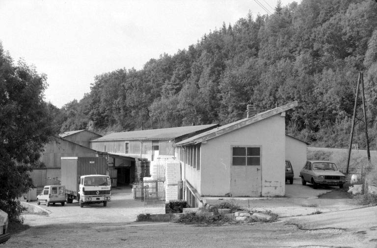 Atelier de fabrication et magasins industriels (usine des années 1950). © Laurent Poupard / Région Bourgogne-Franche-Comté, Inventaire du patrimoine - 1991