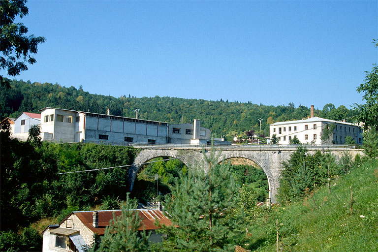 Vue d'ensemble depuis le sud. © Laurent Poupard / Région Bourgogne-Franche-Comté, Inventaire du patrimoine - 1991