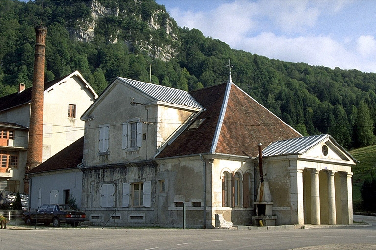 Vue de trois quarts gauche. © Laurent Poupard / Région Bourgogne-Franche-Comté, Inventaire du patrimoine - 1991