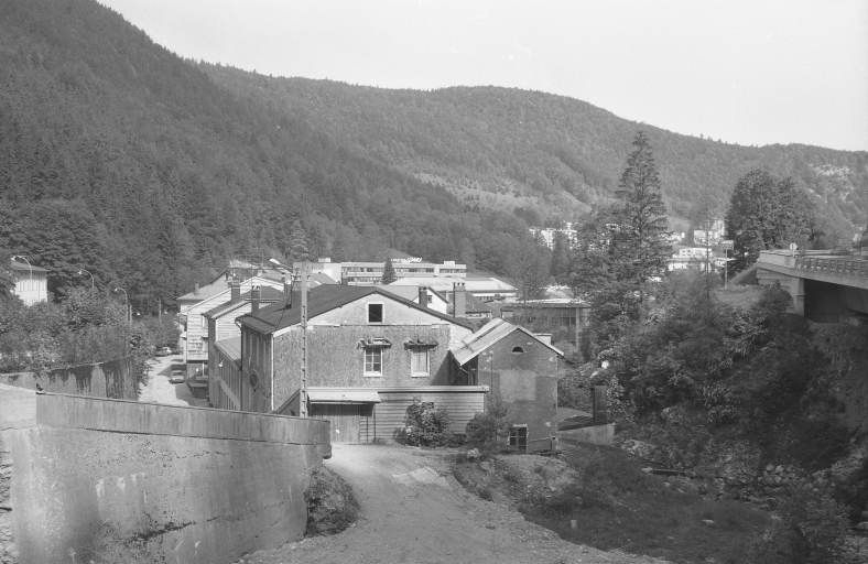 Vue d'ensemble depuis le sud (amont). © Laurent Poupard / Région Bourgogne-Franche-Comté, Inventaire du patrimoine - 1991 Vue d'ensemble depuis le sud (amont). © Laurent Poupard / Région Bourgogne-Franche-Comté, Inventaire du patrimoine - 1991
