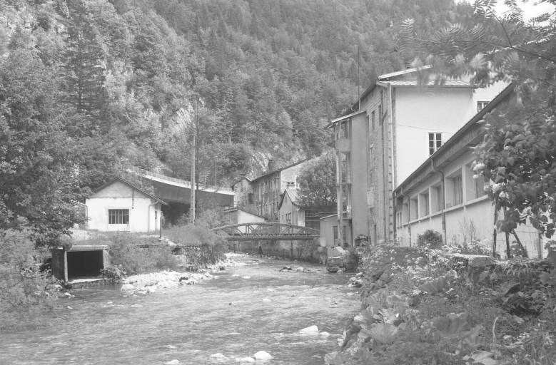 Vue d'ensemble depuis le nord-ouest (aval). © Laurent Poupard / Région Bourgogne-Franche-Comté, Inventaire du patrimoine - 1991 Vue d'ensemble depuis le nord-ouest (aval). © Laurent Poupard / Région Bourgogne-Franche-Comté, Inventaire du patrimoine - 1991