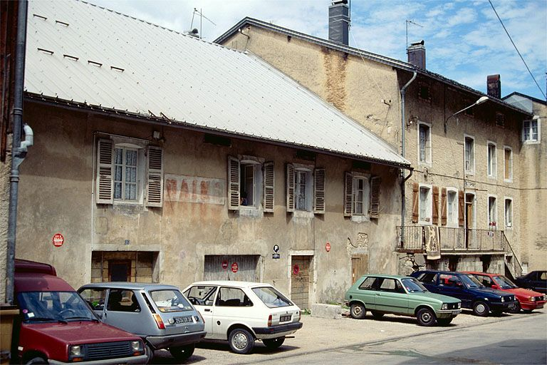Façade antérieure de l'ancienne tannerie, de trois quarts gauche. © Laurent Poupard / Région Bourgogne-Franche-Comté, Inventaire du patrimoine - 1991