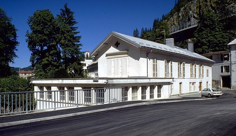 Bureaux, vus de trois quarts gauche. © Jérôme Mongreville / Région Bourgogne-Franche-Comté, Inventaire du patrimoine - 1991 Bureaux, vus de trois quarts gauche. © Jérôme Mongreville / Région Bourgogne-Franche-Comté, Inventaire du patrimoine - 1991