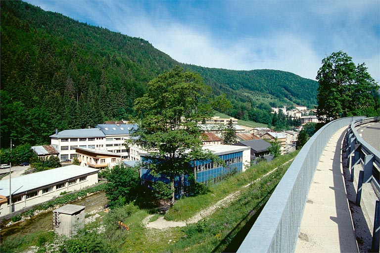 Vue d'ensemble depuis le sud-est. © Laurent Poupard / Région Bourgogne-Franche-Comté, Inventaire du patrimoine - 1991 Vue d'ensemble depuis le sud-est. © Laurent Poupard / Région Bourgogne-Franche-Comté, Inventaire du patrimoine - 1991