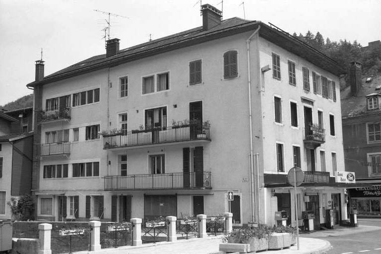 Façades antérieure et latérale gauche. © Laurent Poupard / Région Bourgogne-Franche-Comté, Inventaire du patrimoine - 1991 Façades antérieure et latérale gauche. © Laurent Poupard / Région Bourgogne-Franche-Comté, Inventaire du patrimoine - 1991