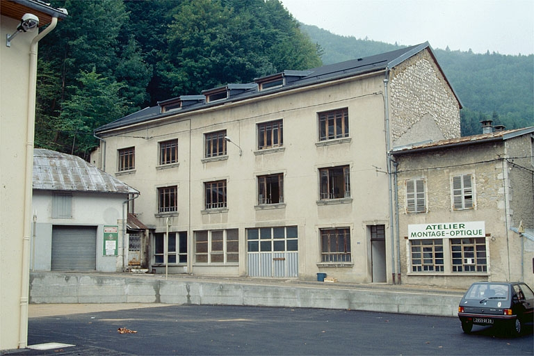 Deuxième unité (à l'angle de la rue Pasteur). © Jérôme Mongreville / Région Bourgogne-Franche-Comté, Inventaire du patrimoine - 1991 Deuxième unité (à l'angle de la rue Pasteur). © Jérôme Mongreville / Région Bourgogne-Franche-Comté, Inventaire du patrimoine - 1991